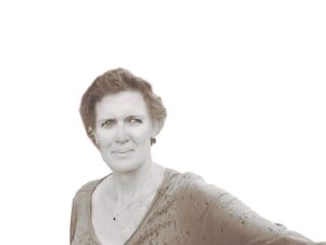Ouma voed kleinseun met haar stories oor kos en guntelingresepte