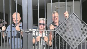 Tronk toe . . . vir goeie doel