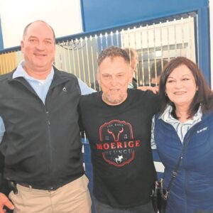 Steve laat dit ruk met sy optrede by Hoedjiesbaai se gewilde hotel