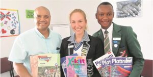Junior stadsraad samel handboeke vir leerders in