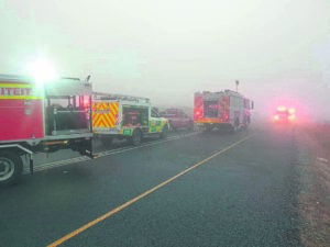 Vier mense sterf in brandende motor, net een ontsnap vlamme