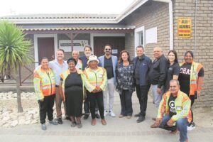 Kliniek se ligte bly nou aan