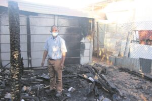Hokkie laat huis brand