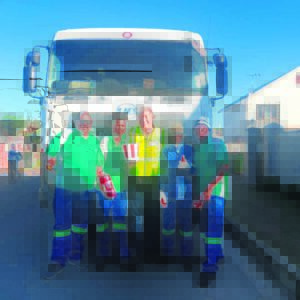 Buurtwag wys sy dankbaarheid aan vullisverwyderaars