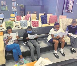 Hoopsig-kinders onthul hul koerant by klein woordfees