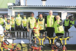 Premier joins cycle ride through Velddrif