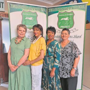 Vier onnies gaan die tuig neerlê