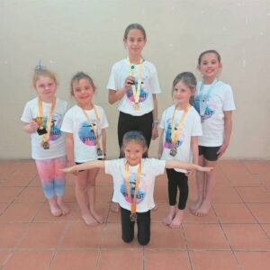 Hopefield-gimnaste bring medaljes, trofeë huis toe