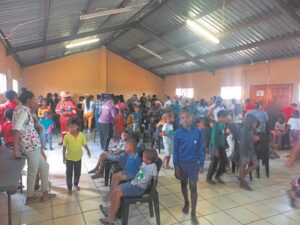Leerders vir die skooljaar opgetof en toegerus