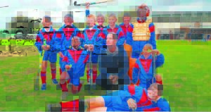 LS Vredenburg se o.11-hokkiespan wys Dirkie Uys hoe