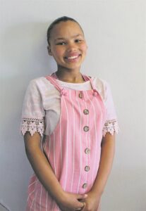 Meisie kort hulp