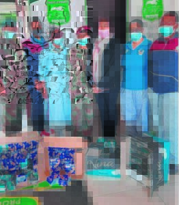 Vroue van MACC help meisies