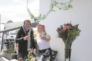 Blomme en borrelpret in Weskus