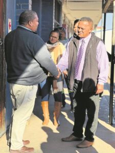 Van Rooi groet die onderwys