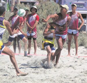 Eerste strandsportfees lok talle