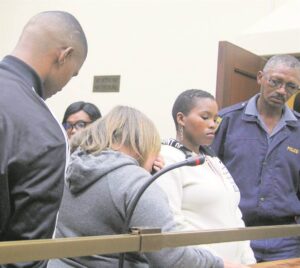 Kelly gee Joshlin glo self vir ontvoerders