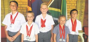 Hoërskool Porterville se swemmers swem medaljes los