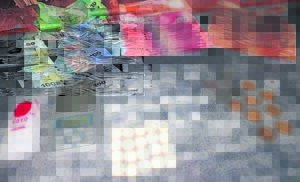 Polisie kry versteekte dwelms, geld