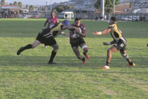 Agterbaaiers weer stert in die lug