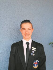 Jong wetenskaplike trots om skool, streek te verteenwoordig