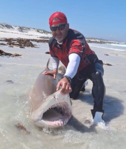 Michael trots op sy groot vangs