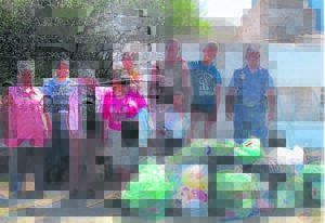 Elandsbaai-polisie reik uit na behoeftiges