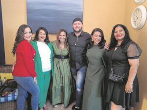 Aand van lofprysing roer talle in Hoedjiesbaai-hotel