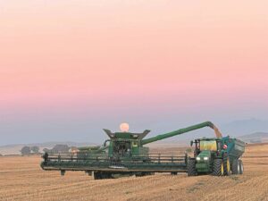 Boerdery hou die land aan die gang