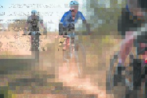 Hulle trap dat die stof staan