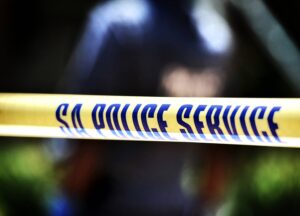 Motorruit op Weskuspad stukkend gegooi