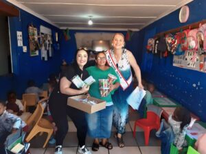 Mrs SA semi-finalist visits Blomtuin crèche