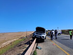 Man verloor beheer oor bakkie op Vredenburg-Velddrifpad