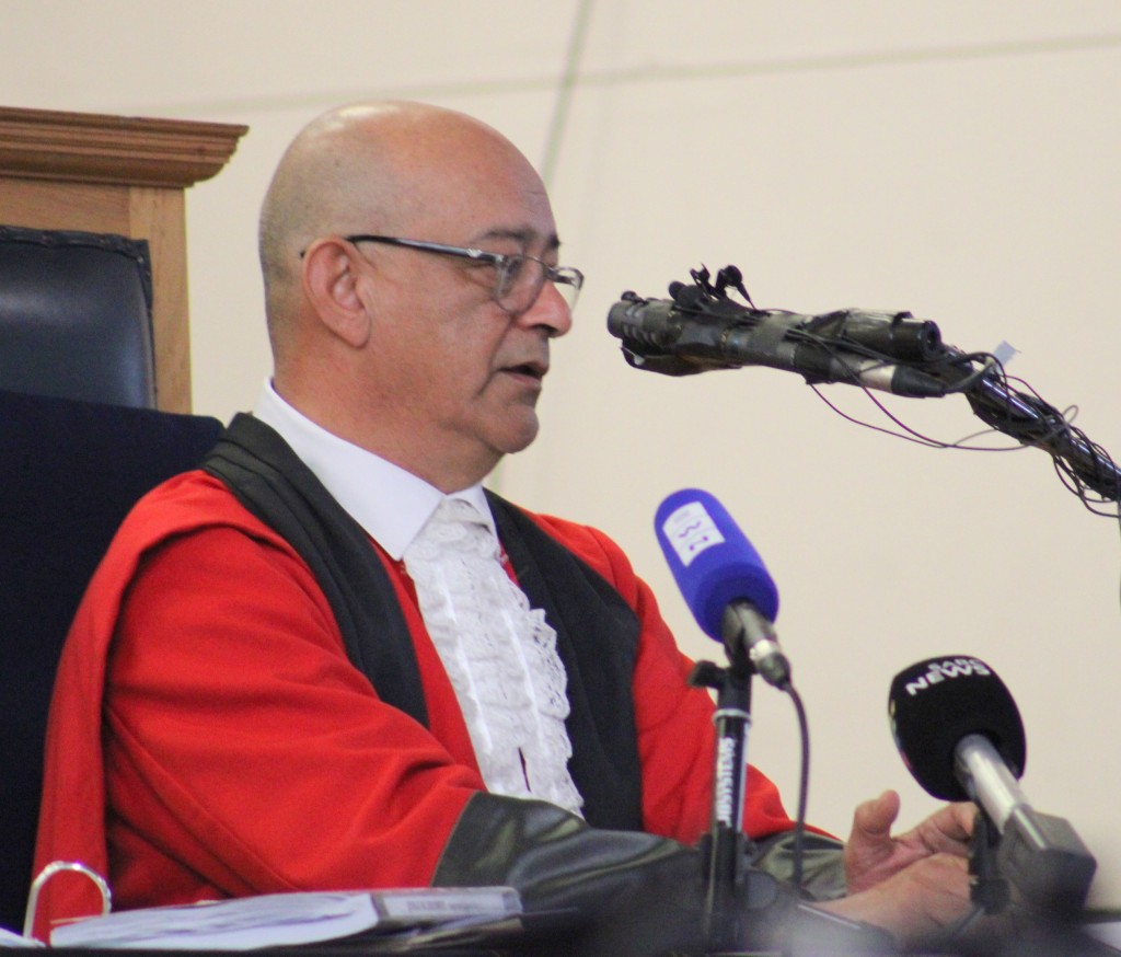 Regter Nathan Erasmus besig met die vonnisoplegging. Foto: Alida Buckle