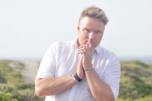 Sanger keer ná
12 jaar terug