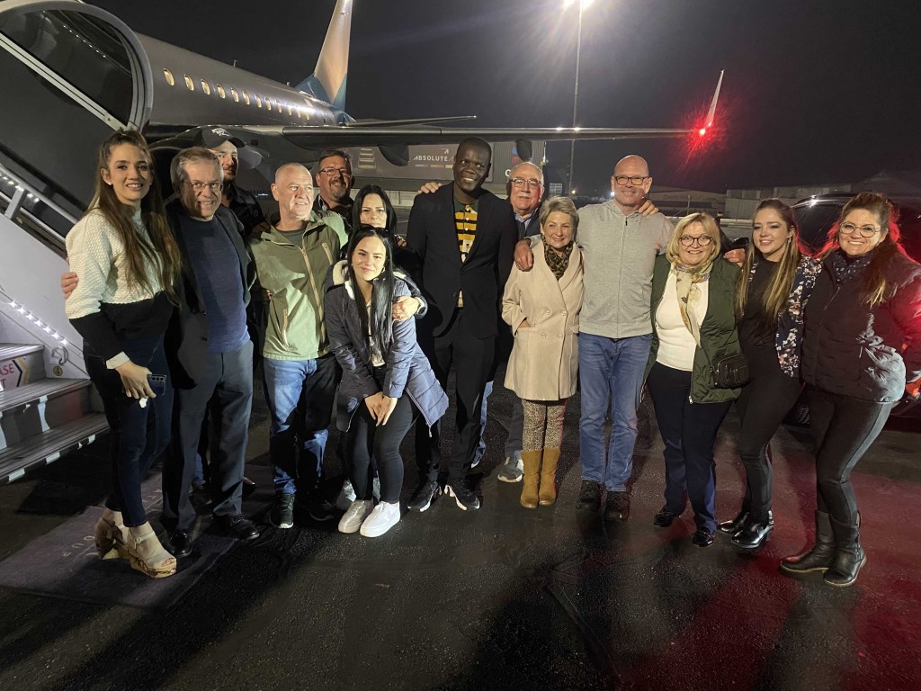 Minister Ronald Lamola het Frik Potgieter en Peter Huxham Saterdagaand 21 Junie persoonlik by die Lanseria-lughawe by Johannseburg verwelkom. Die Minister het ook President Cyril Ramaphosa gebel sodat hy die mans persoonlik in Suid-Afrika kon terug verwelkom.