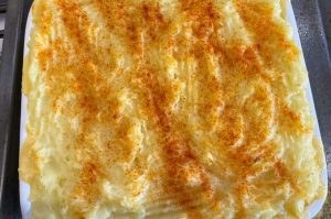 Skelvispastei om oor lofliedere te sing