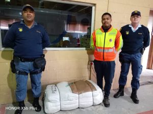 1 000 sandbags handed over: Saldanha Sea Border gives back