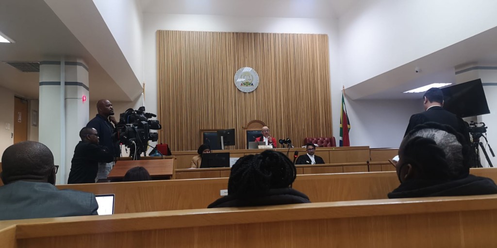 Die sitting in hof 19 gister (Woensdag 13 Augustus). Foto: Danie Hefers