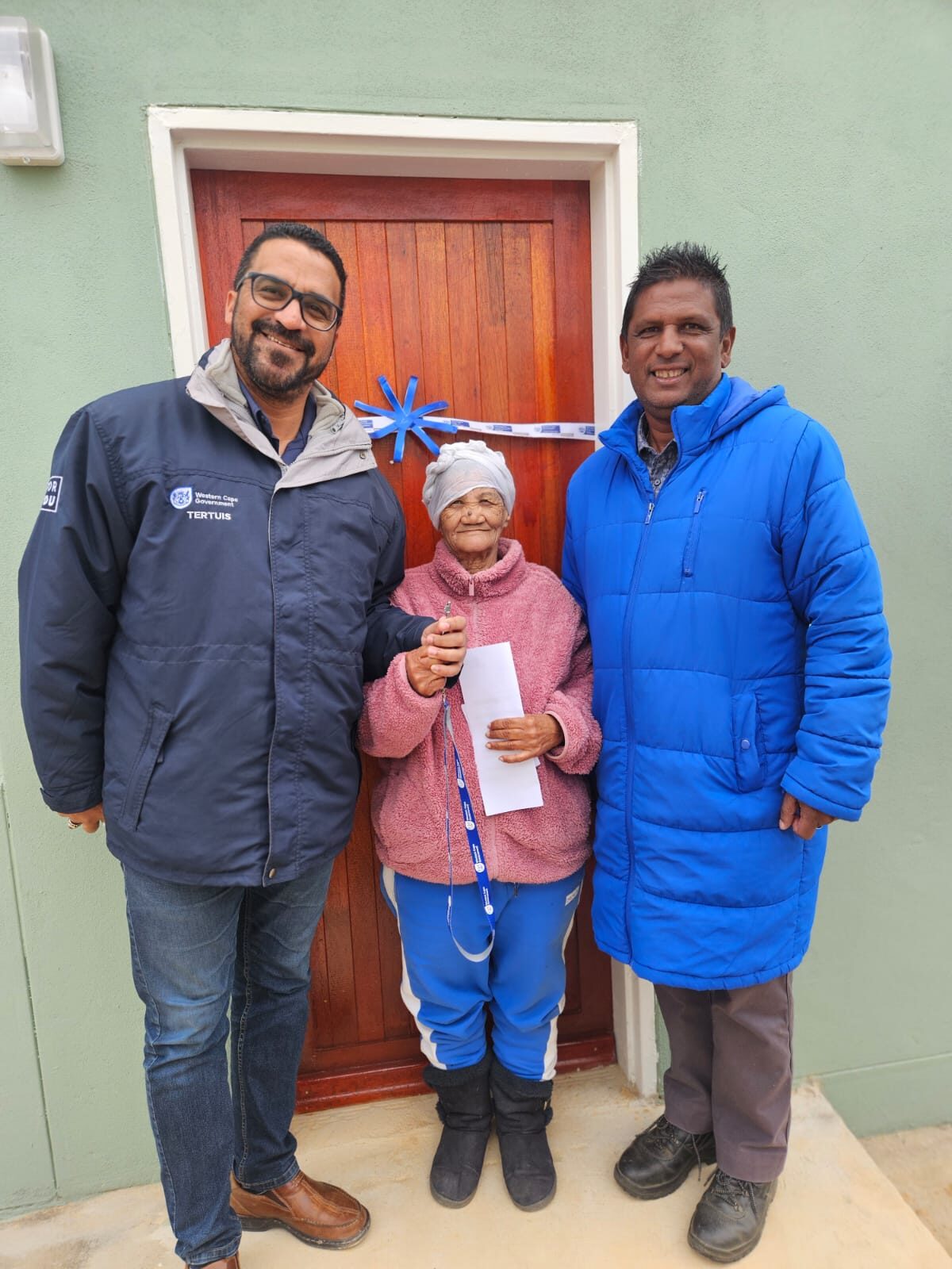 Simmers oorhandig 45 nuwe huise in Eendekuil