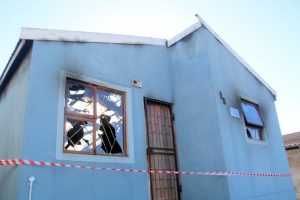 Twee huise brand ná mekaar in Saldanha af