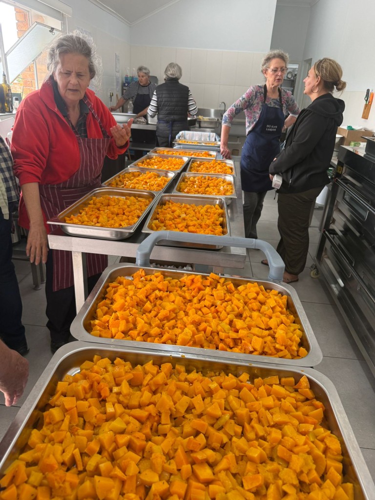 Dames het gesorg vir bykosse. Foto: Letitia van Zyl-Schultz