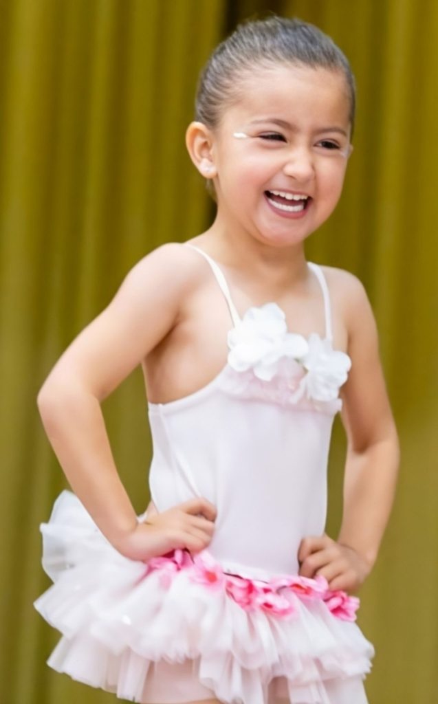 Hope de Lange (4) van die Royal Dance Academy West Coast se kaskenades het die gehoor gaande gehad.