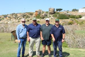 Sandveld-gholfdag samel 
gat vir gat geld vir nood in