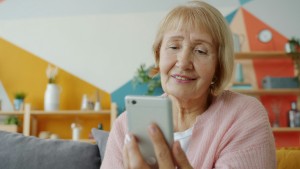 Bejaardes op Weskus veral met foonslenters gekul