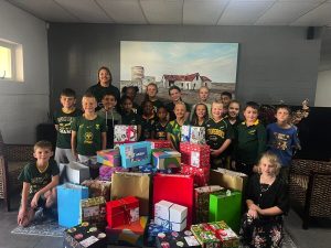 Langebaan learners play Santa by giving Shoeboxes