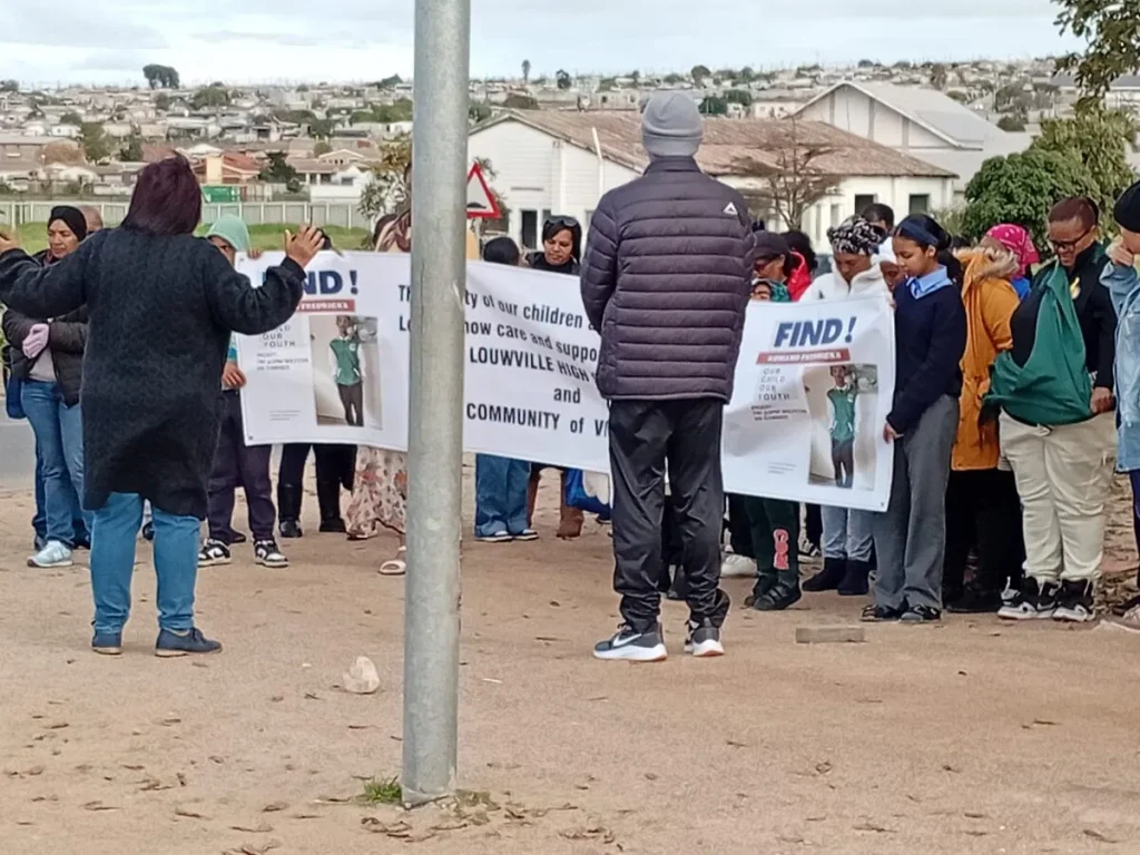 Talle mense in die gemeenskap het in Augustus vanjaar byeengekom en vir Romano gebid.