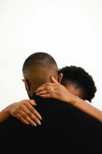 Meld vermiste persone dadelik aan