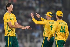 South Africa glide past New Zealand as super eights beckons