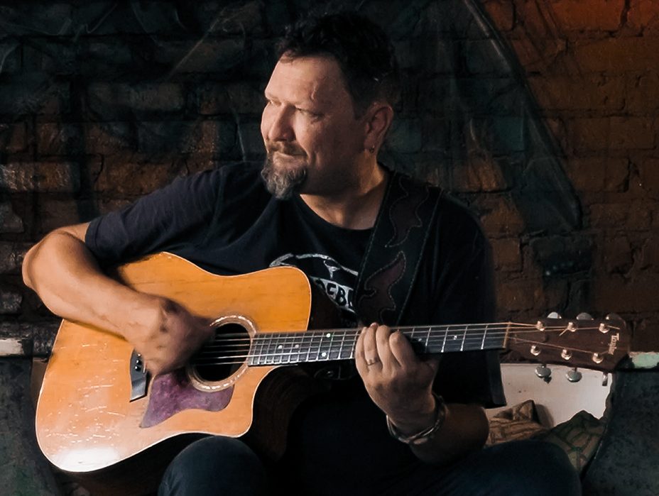 Wouter van de Venter stel nuwe lied bekend