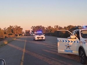 Ses dood, twee beseer in reg-van-voor botsing op Hopefield-pad